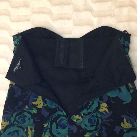 Betsey Johnson Strapless Silk Dress Sz 4 - Picture 5 of 7